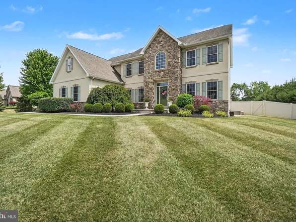 2 Ridge Dr, Carlisle, PA 17015