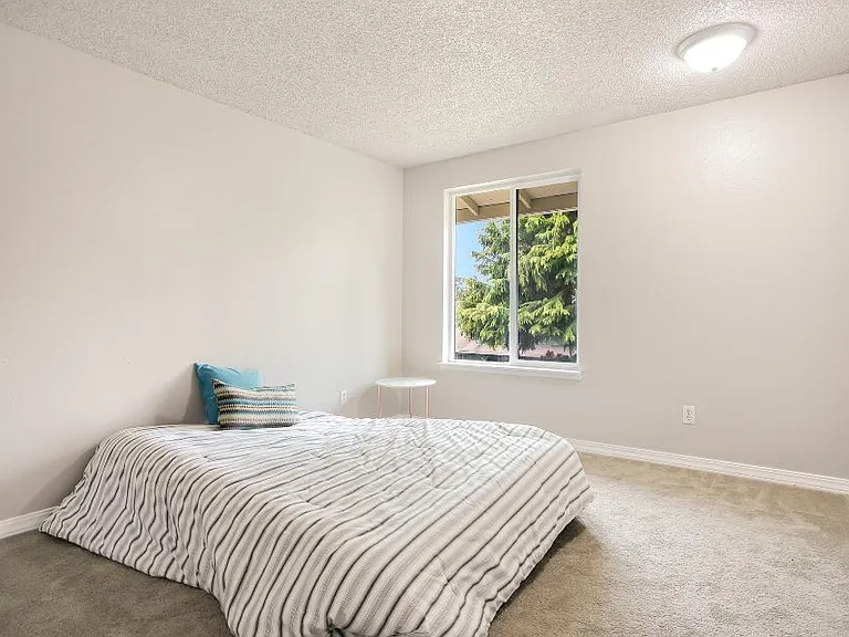 1512 Dayton Ct NE — Photo 11