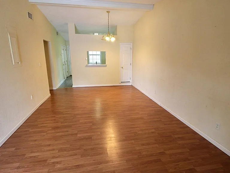 245 Timber Ridge Dr — Photo 2
