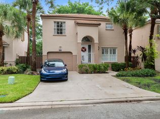 10941 NW 12th Dr, Plantation, FL 33322