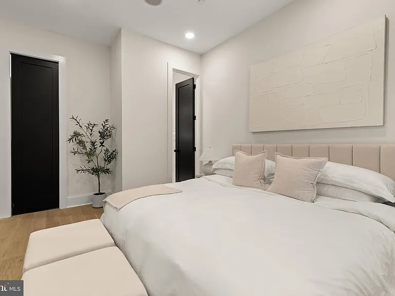 733 Euclid St NW #101 — Photo 2