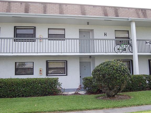 3rd image of 1271 SE Parkview Pl #3