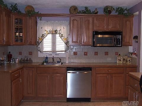 Updated Kitchen with Stainless Steel Appliances
