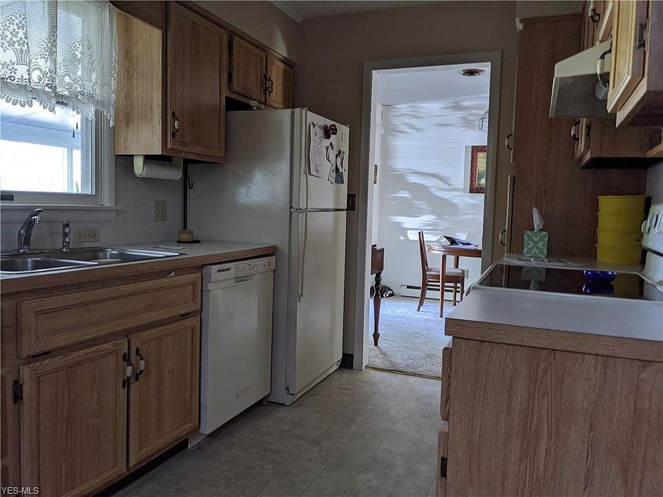 2nd image of 303 E 11th St
