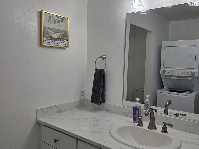 1225 1/2 Gregory Way — Photo 33