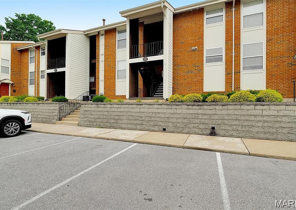 1st image of 1989 Hunting Lake Ct APT 303