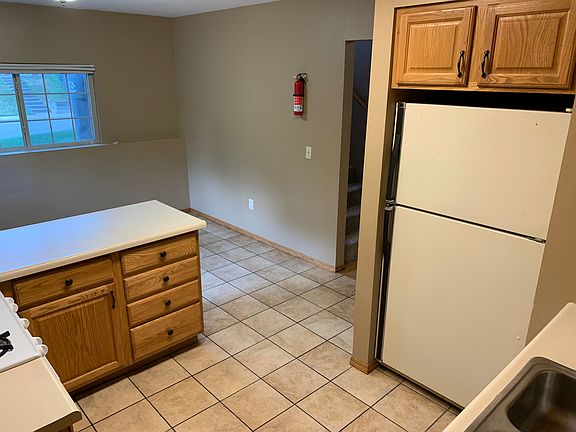 4th image of 1295 Red Pine Way