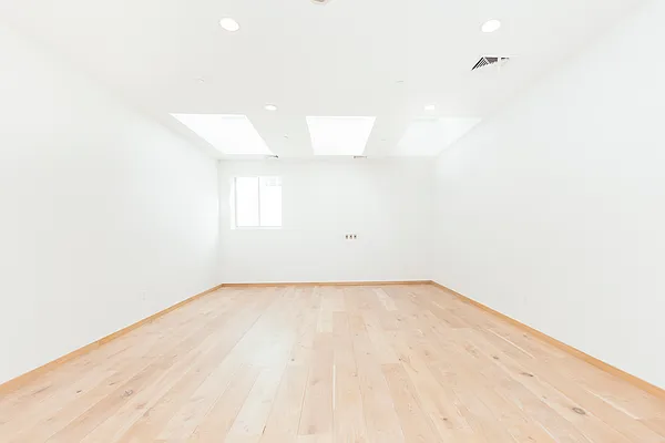 Rented by HCRE | media 4