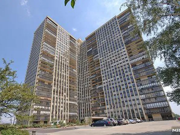 300 Winston Dr APT 1918, Cliffside Park, NJ 07010