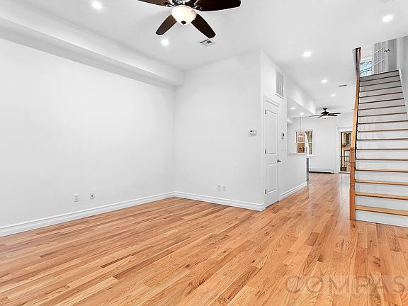 4th image of 158 Huntington St #2A