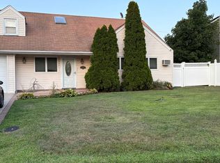 59 McAlester Ave, Hicksville, NY 11801