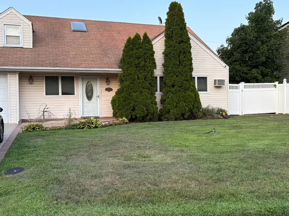 59 McAlester Ave, Hicksville, NY 11801