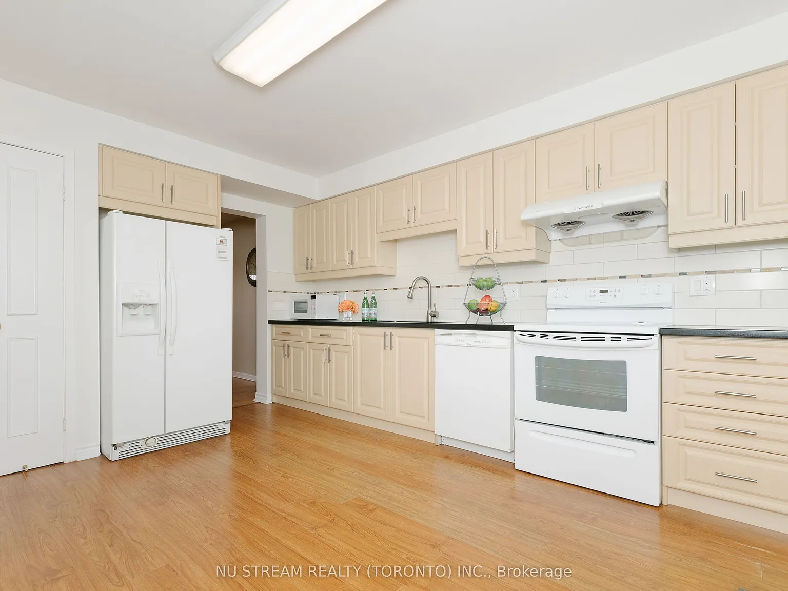 3 bed, $4,000 — Photo 2
