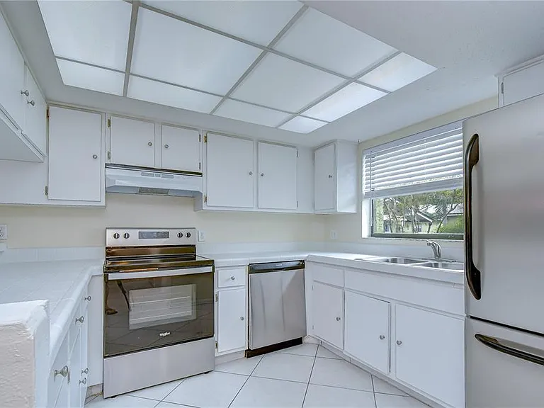 230 Cypress Pl — Photo 7