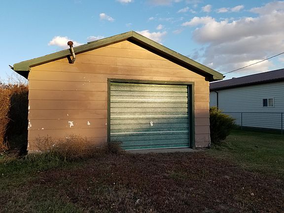3rd image of 205 E St S