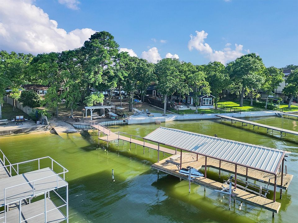 1st image of 302 W Lake Dr