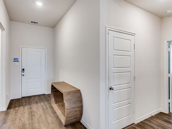 3rd image of 206 Mockingbird Way