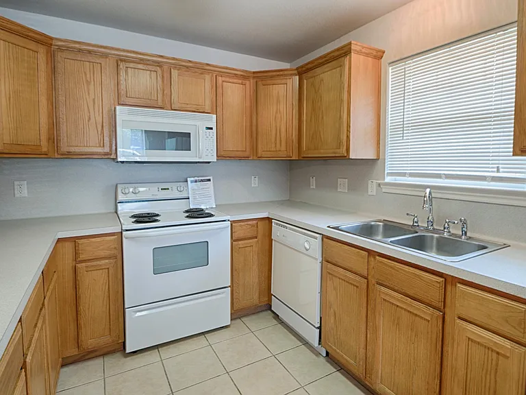 3612 Oldenburg Ct — Photo 7