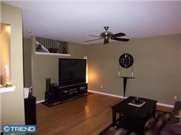 10 Woodrush Ct, Delran, NJ 08075