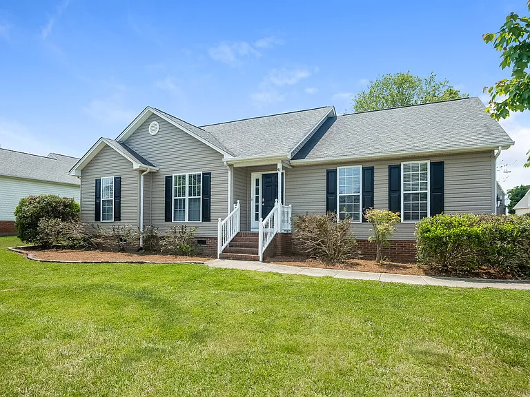 1004 Ayrshire Ln — Photo 3
