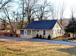 26 Rochdale Rd, Poughkeepsie, NY 12603