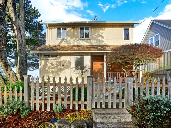 3007 NW Port Dr, Lincoln City, OR 97367