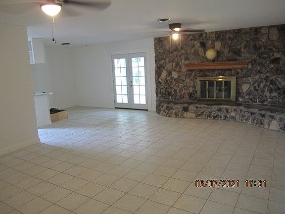 4th image of 745 N Avenue C