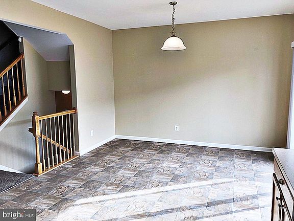 5th image of 409 Sequoia Dr