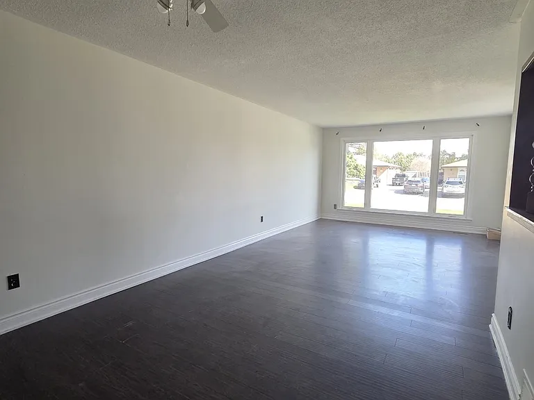 42 Danesbury Cres — Photo 2