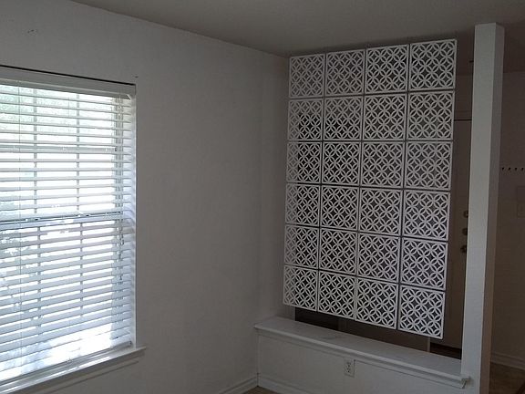 5th image of 927 Crepe Myrtle St