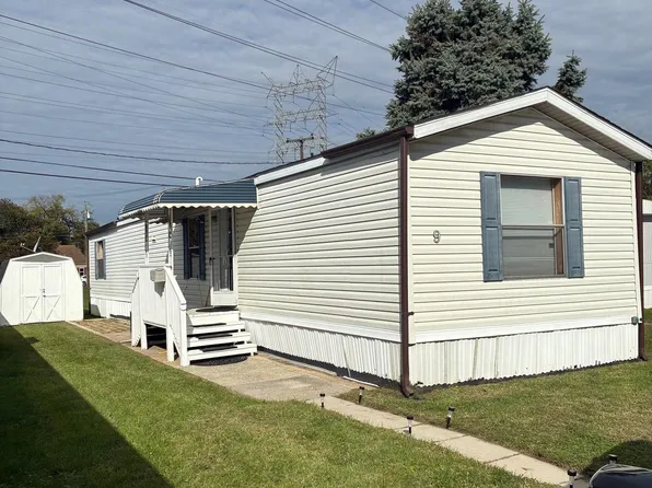 9 Vista Mobile Dr, Dundalk, MD 21222