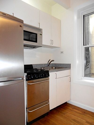2nd image of 118 W 17th St