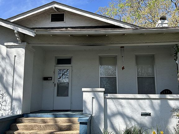 2nd image of 1016 W Grand Ave