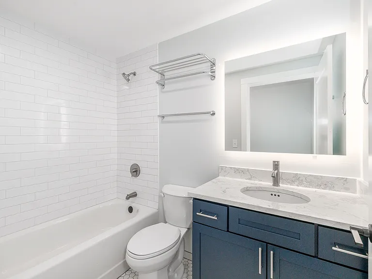 Hotel Street Apartments — Photo 12