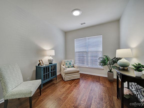4th image of 27056 Sanderling Ct