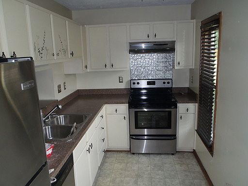 3rd image of 3830 Beechtree Ct