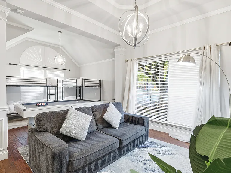 8602 Timber Crest Ct — Photo 3