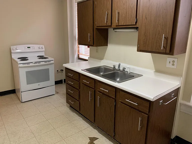 2325 Ohio Ave #2 — Photo 8