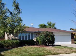 614 79th St, Darien, IL 60561