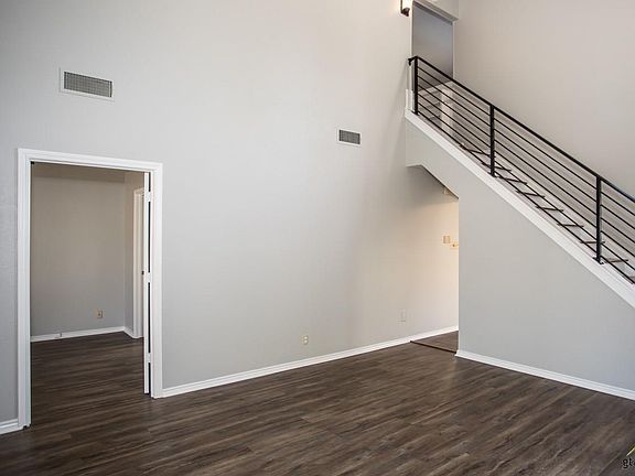 5th image of 5909 Hollytree Dr