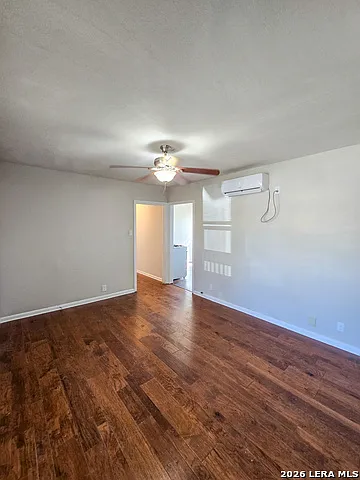 1124 Fenfield Ave — Photo 5