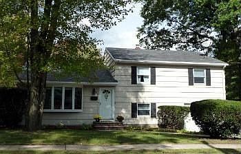 1st image of 144 Lincoln Blvd