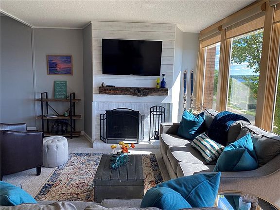 5th image of 30 Oneida Dr