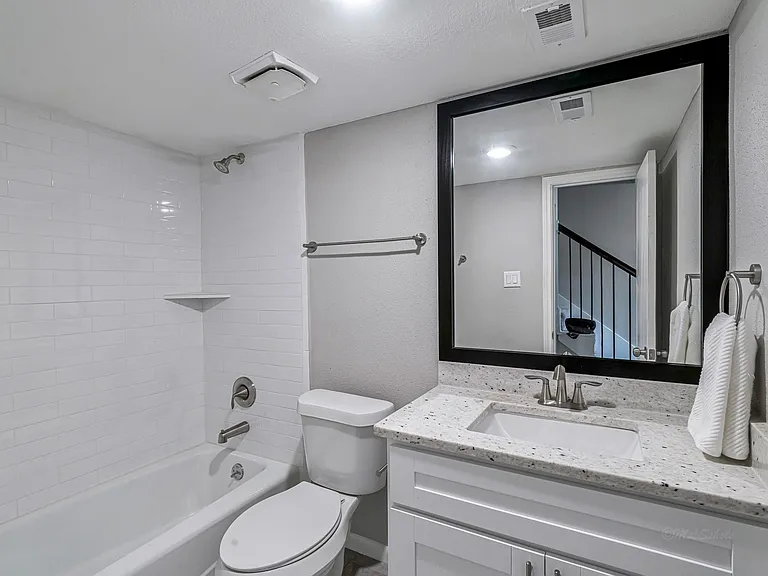 1669 W Sam Houston Pkwy S — Photo 7