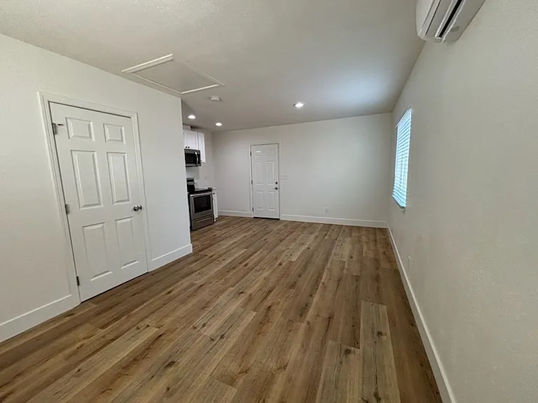5704 Wisteria — Photo 4