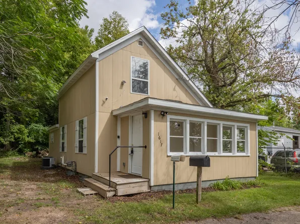 1617 Henry Ct, Kalamazoo, MI 49048