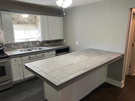 3rd image of 259 W Park Ave