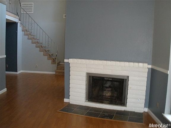 4th image of 402 Elizabeth Ct