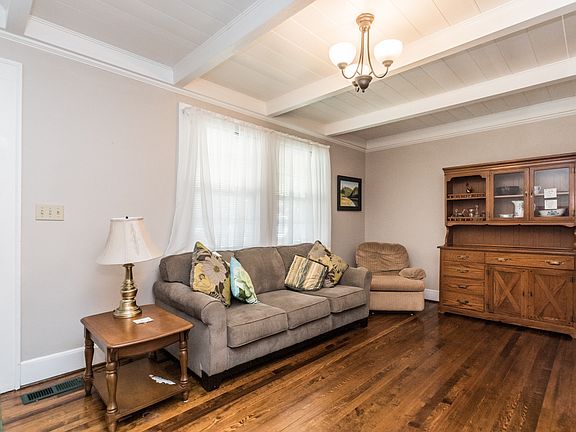 4th image of 210 E Holt St