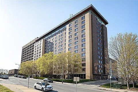 1st image of 600 E 8th St APT 9H